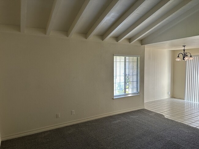 Building Photo - Stockton 2 Bedroom 1 Bathroom Condo