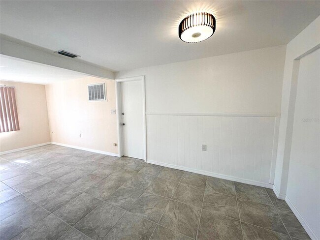 Building Photo - 3607 Cambridge St