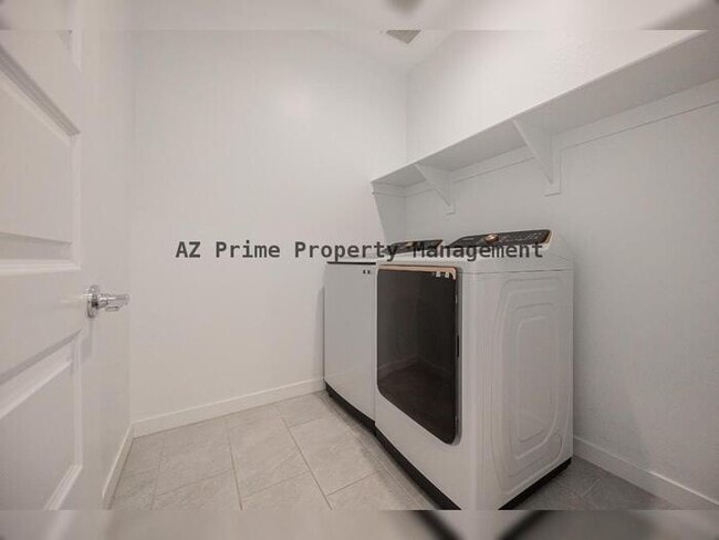 Building Photo - 4607 S 111th Dr