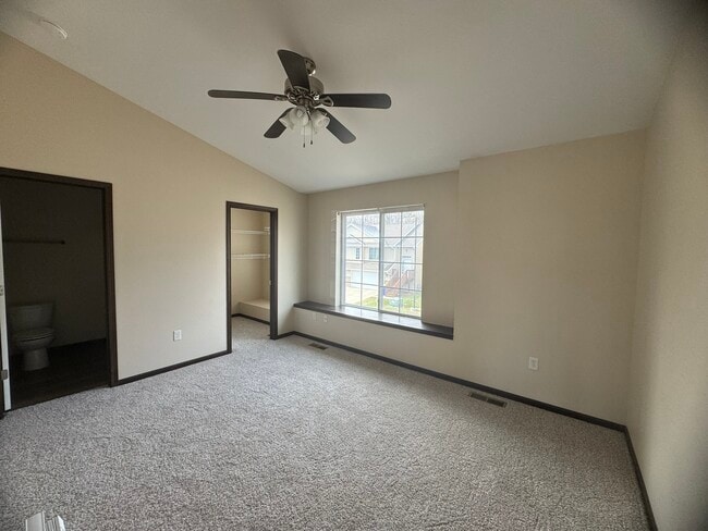 Building Photo - 460 RJ Dr