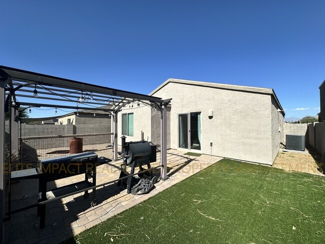 Building Photo - 5992 S Antrim Loop