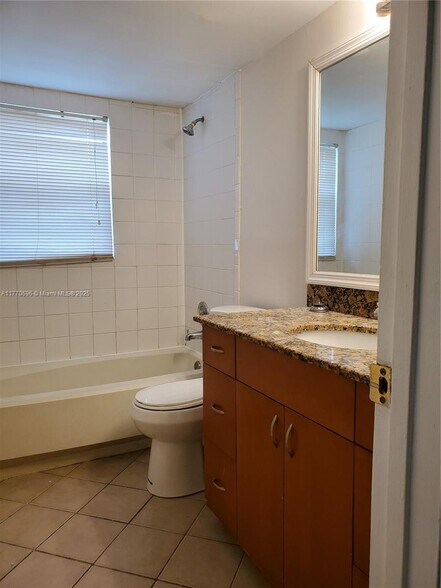 Building Photo - 2661 Riverside Dr