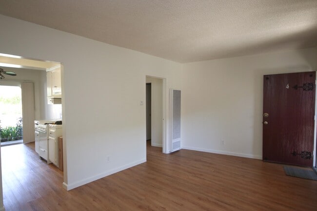 Building Photo - Casa Encanto