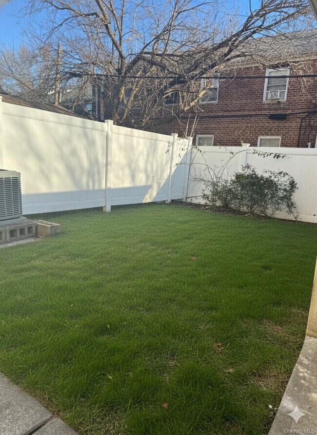 Building Photo - 40-33 191st St