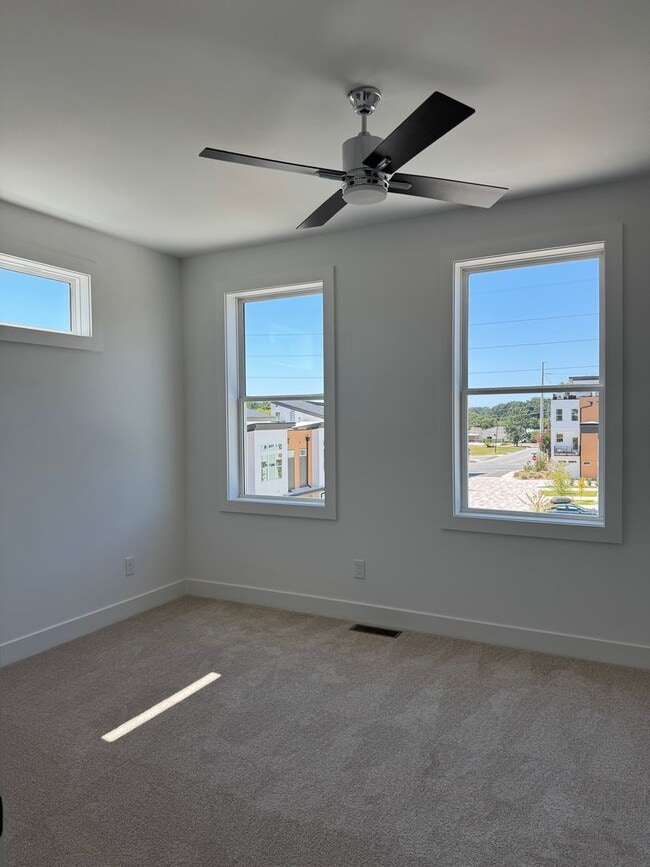 Building Photo - 1408 Sawyer Rd