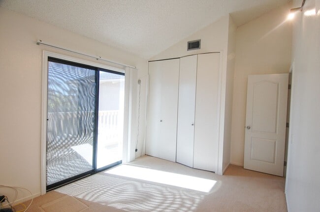 Building Photo - 2 Bedroom Condo in Presidential Heights 1 with Private back patio!!