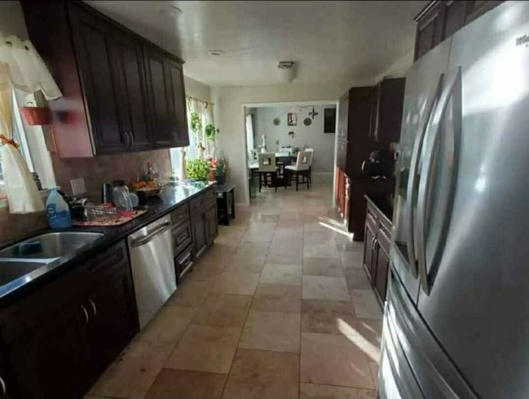 Building Photo - 9056 La Riviera Dr