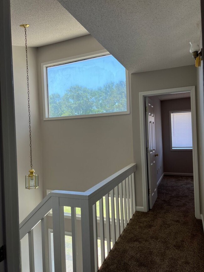 Building Photo - 147 Woodfield Pl