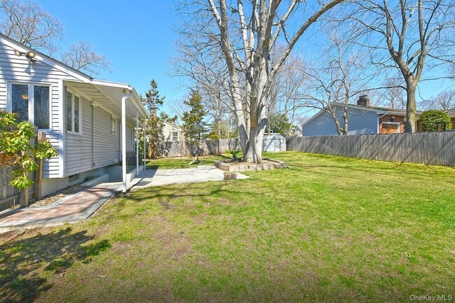 Building Photo - 110 Dix Hills Rd