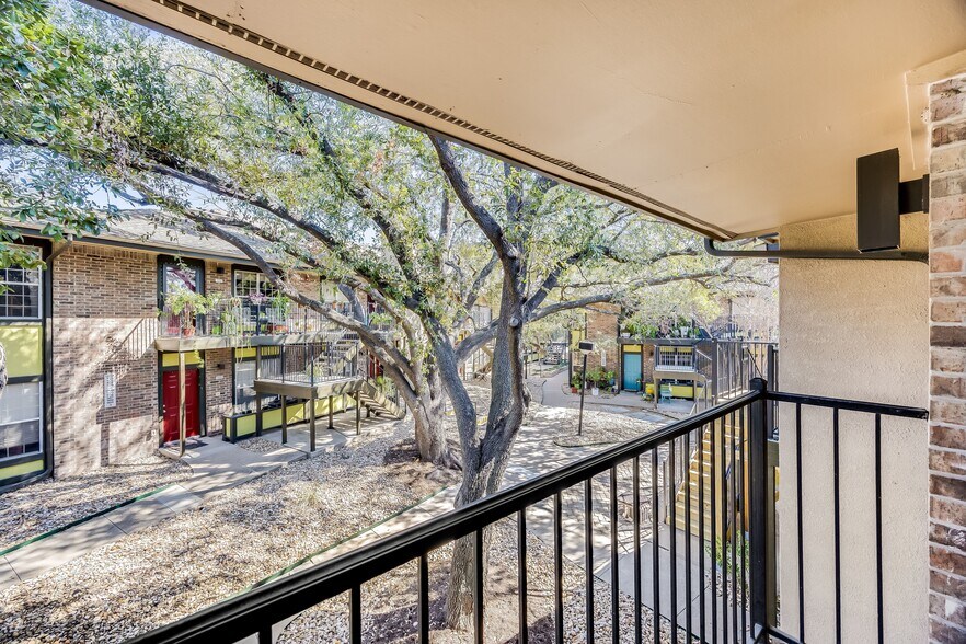 Building Photo - 7685 Northcross Dr