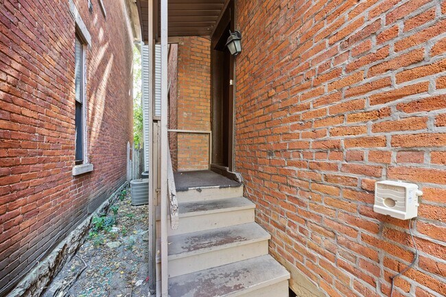 Building Photo - 57 Smith Pl
