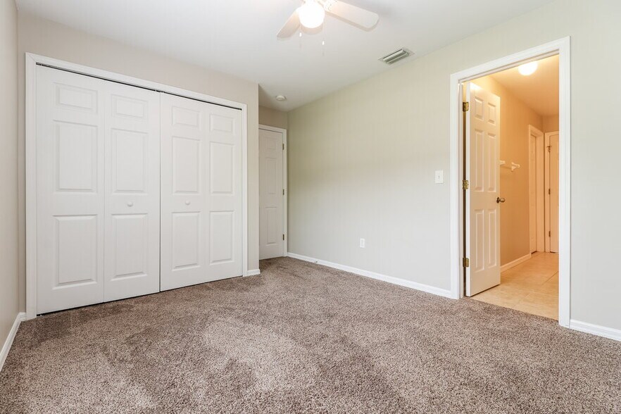 Building Photo - 1828 SW 10th Terrace