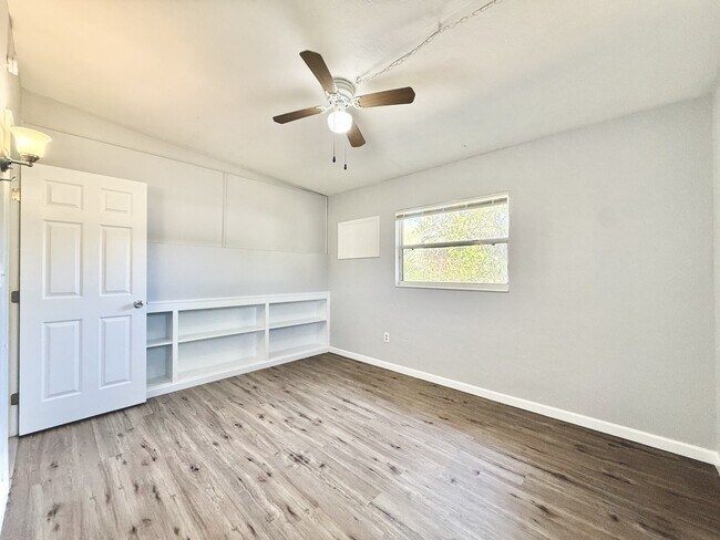 Building Photo - 7111 Onyx Dr N