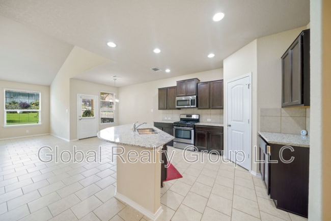 Building Photo - 717 Smooth Wine
