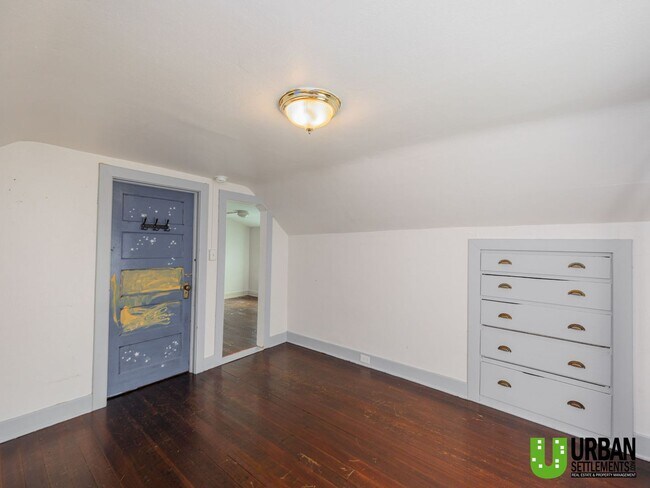 Building Photo - Charming 4-Bedroom Home with Fenced Yard, Garage & Washer/Dryer – North Spokane