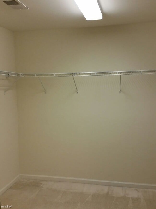 Building Photo - 2 br, 2 bath  - 7108 W Friendly Ave Unit 105