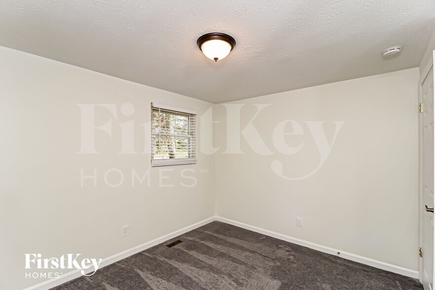 Building Photo - 6356 Pine Frost Dr