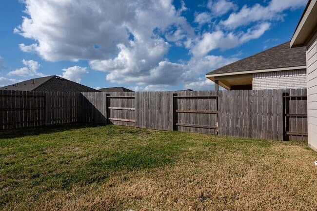 Building Photo - 5903 Grantgrala Dr