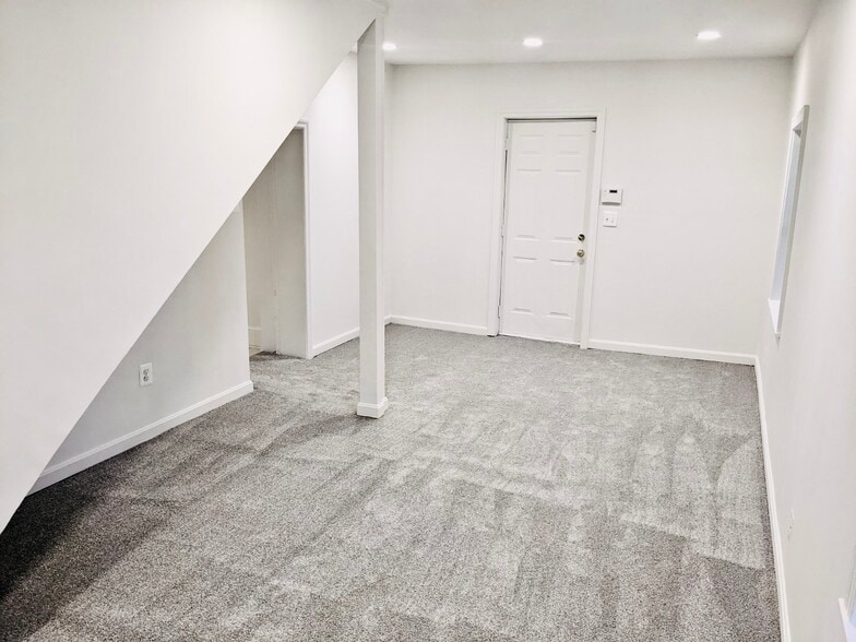 Building Photo - 6749 Eastern Ave