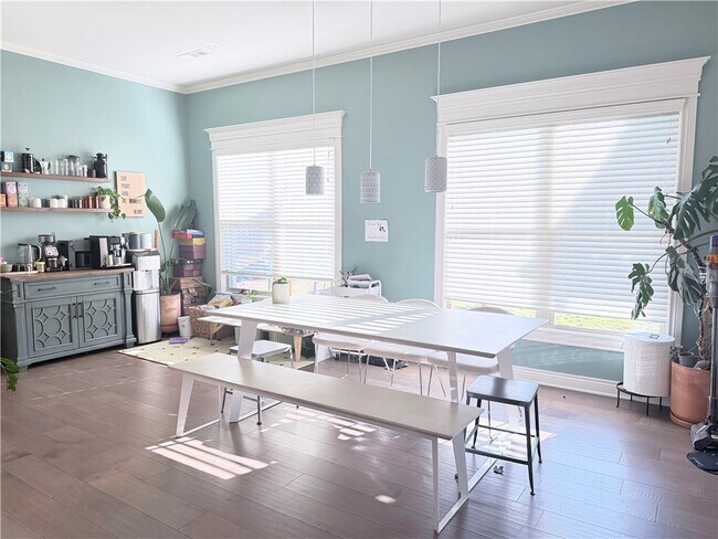 Building Photo - 609 SE Hendrix St