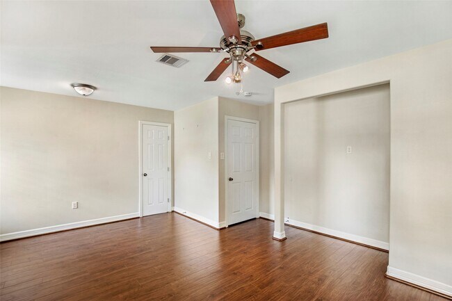 Building Photo - 2106 Stonecrest Dr