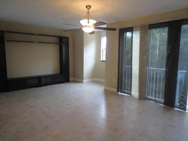 Building Photo - 2725 NE 8th Ave