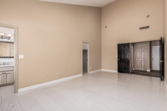 Building Photo - 9665 E Cochise Dr
