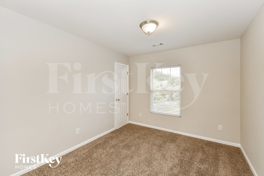 Building Photo - 7660 Village Loop