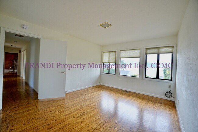 Building Photo - Bright and Inviting 4BR Home Minutes from ...