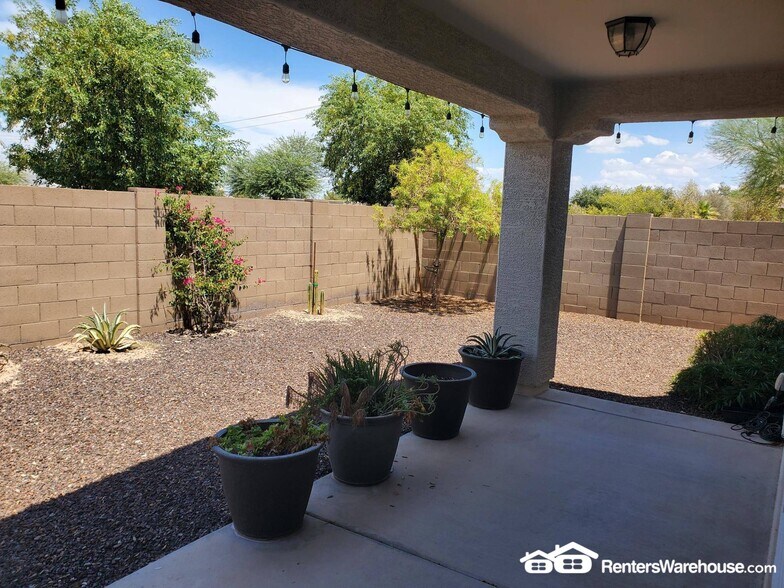 Building Photo - 848 E Constance Wy