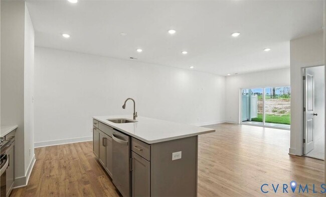 Building Photo - 6900 Sunrise Oasis Ln