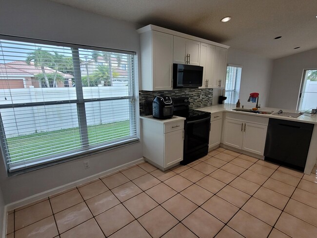 Building Photo - 7189 Catalina Way