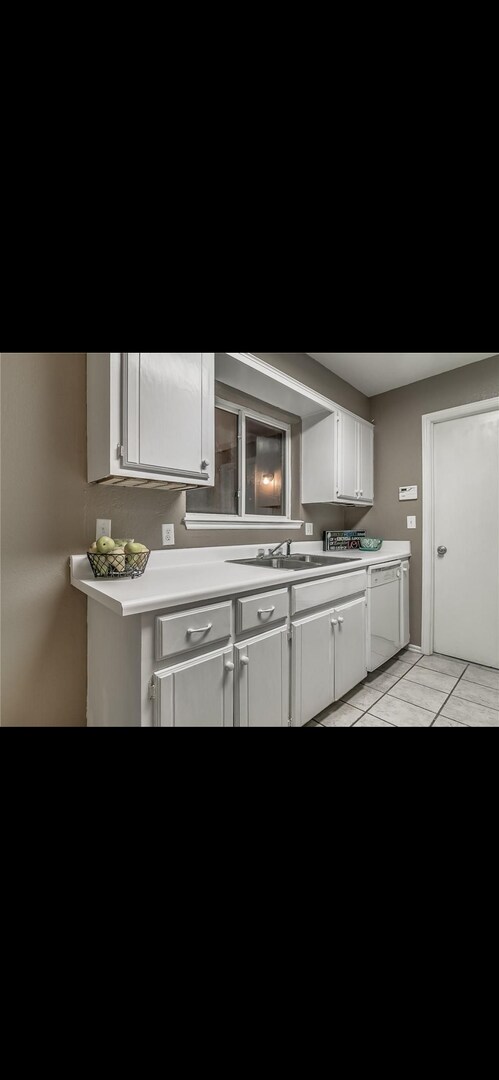 Building Photo - Perfect Duplex in Quiet, Cozy Shadowlake