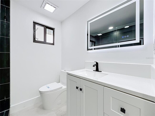 Building Photo - 2472 Tradewinds Dr