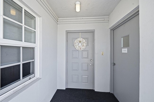 Building Photo - 4015 W Palm Aire Dr