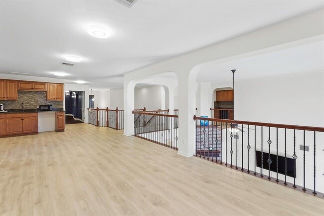 Building Photo - 705 Green Vista Ct