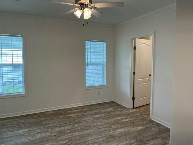 Building Photo - 568 Plaza Del Sol