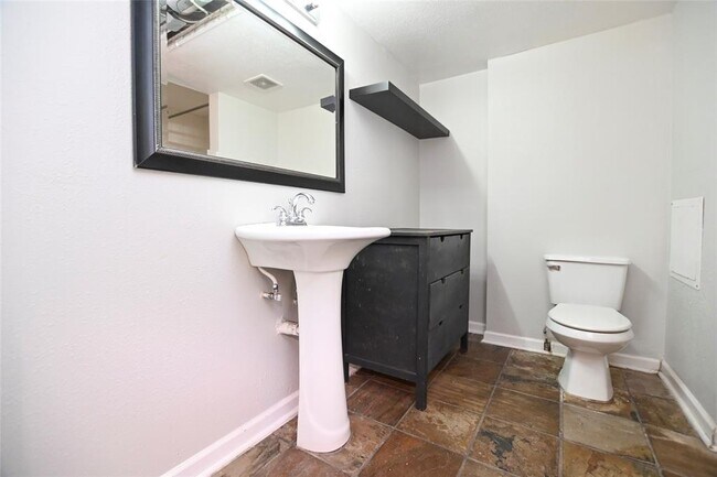 Building Photo - 8423 Hearth Dr