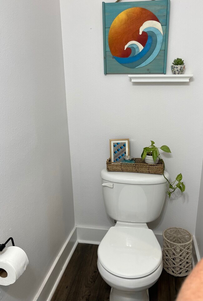 Building Photo - 423 Twin Lakes Ln