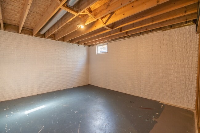 Building Photo - 484-486 Applegate Ln