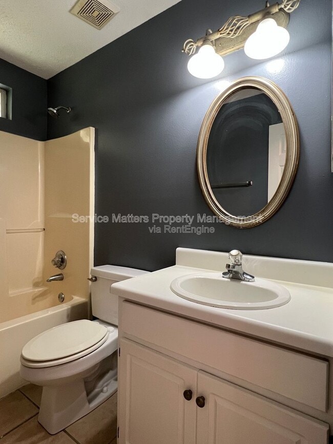 Building Photo - 5784 Twisted Oak Ct