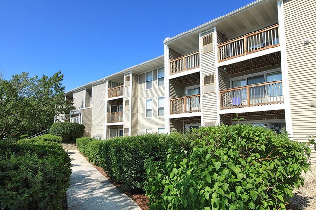 Building Photo - 705 Waters Edge Dr