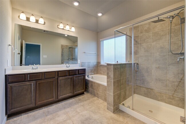 Building Photo - 1207 Cascade Hls Dr