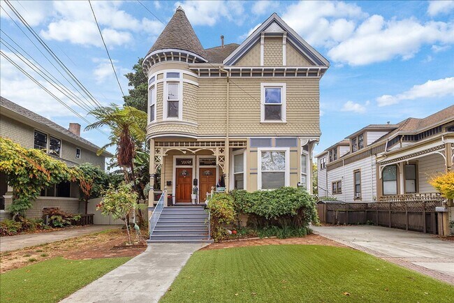 Primary Photo - 1228 Park Ave E