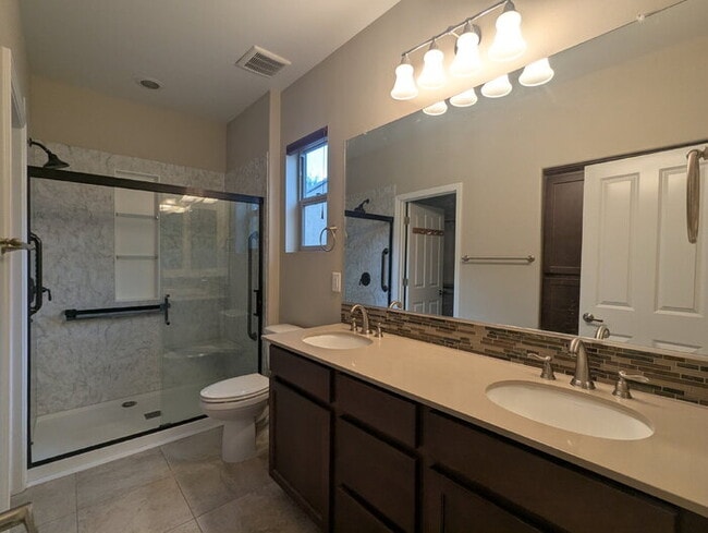 Building Photo - Quail Creek Villa