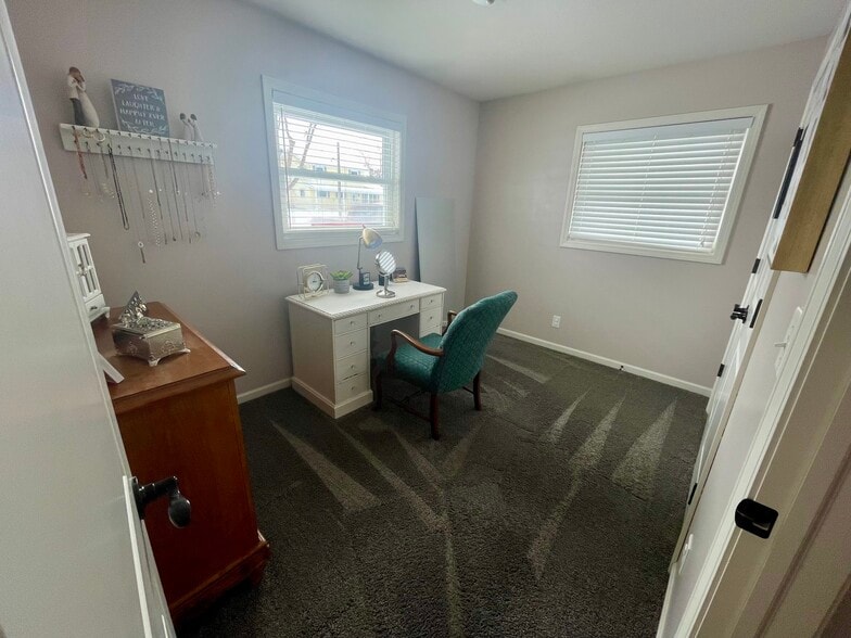 Office/Bedroom - 411 7th St NE