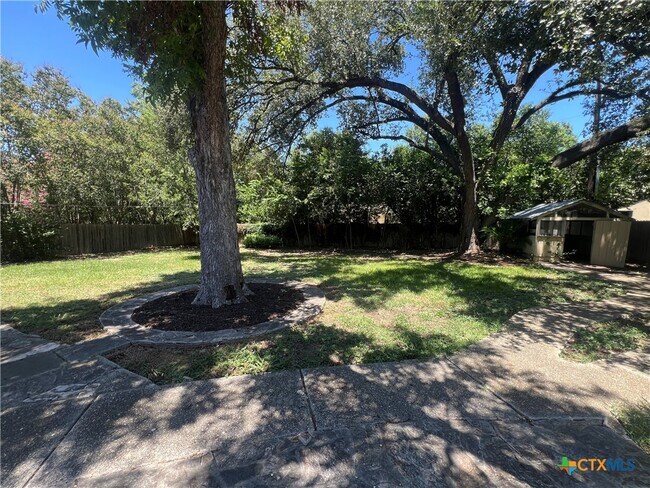 Building Photo - 127 Paloma Dr