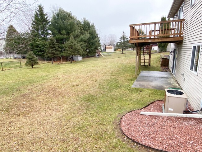 Building Photo - 3-Bedroom, 2-Bath Raised Ranch Home in Wes...