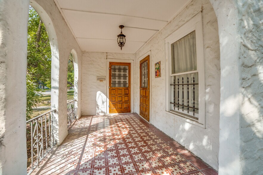Porch - 135 E Ridgewood Ct