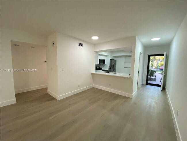 Building Photo - 1765 Courtyard Way